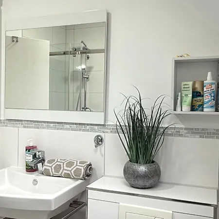 Schoene 4-zimmerwohnung, Bei Wiesbaden/mainz/ffm Apartman *